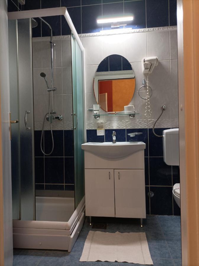 Gm Apart Hotel Ni Exteriör bild